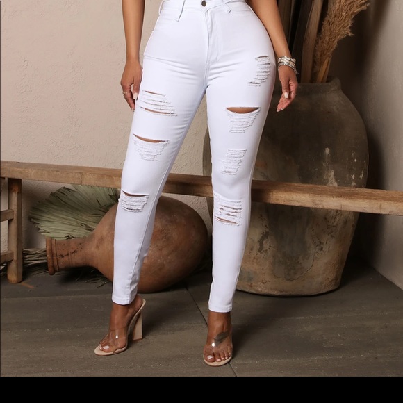Fashion Nova Denim - Fashion Nova Hit The Freeway Jeans- White | size 11 |